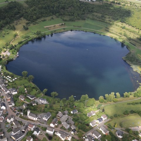 Schalkenmehrener Maar Luftaufnahme, © Eifel Tourismus GmbH/H. Gassen