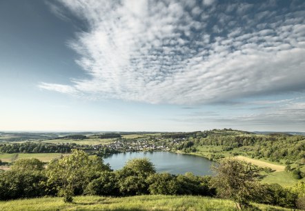 Blick aufs Schalkenmehrener Maar, © Eifel Tourismus GmbH, D. Ketz