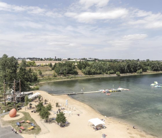 Plage de baignade et location de bateaux au Seepark Zülpich, © Eifel Tourismus GmbH, Tobias Vollmer-gefördert durch REACT-EU