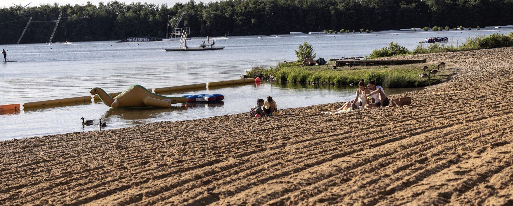 Dürener Seenrunde, unterwegs lockt die Pause am Badesee Gürzenich, © Eifel Tourismus GmbH, Tobias Vollmer