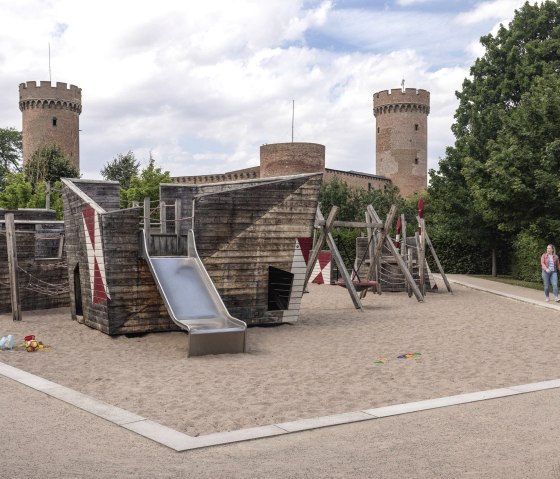 Place de jeu du château de Zülpich, © Eifel Tourismus GmbH