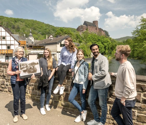 Auf der Rur-Brücke, © Eifel Tourismus GmbH, Dominik Ketz