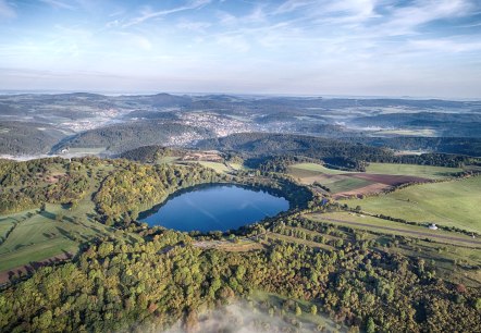 Blick auf das Weinfelder Maar, © Eifel Tourismus GmbH