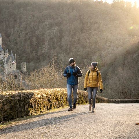 Wandern im Herbst/Winter in der Eifel, an der Burg Eltz, © Eifel Tourismus GmbH, Dominik Ketz