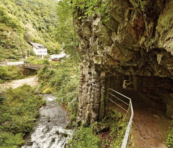 Elfengrotte/Käsegrotte Blick von oben, © GesundLand Vulkaneifel/M. Rothbrust