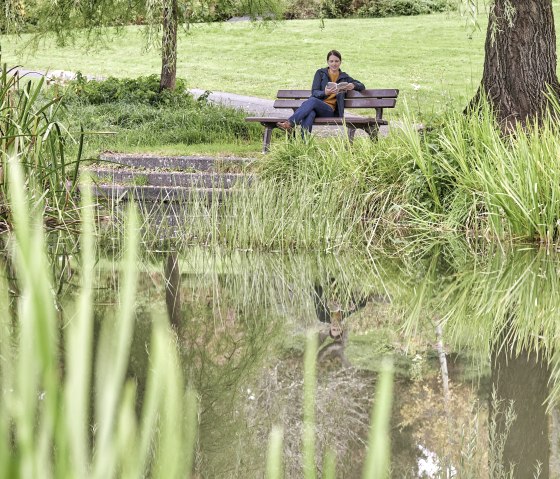 Entspannen im Kurpark, © Rheinland-Pfalz Tourismus/Florian Trykowski