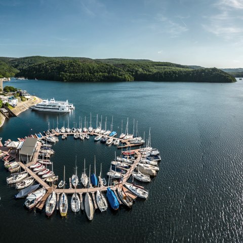 Rurtalsperre und Schiffsanleger, © Eifel Tourismus GmbH, Dominik Ketz - finanziert durch REACT-EU