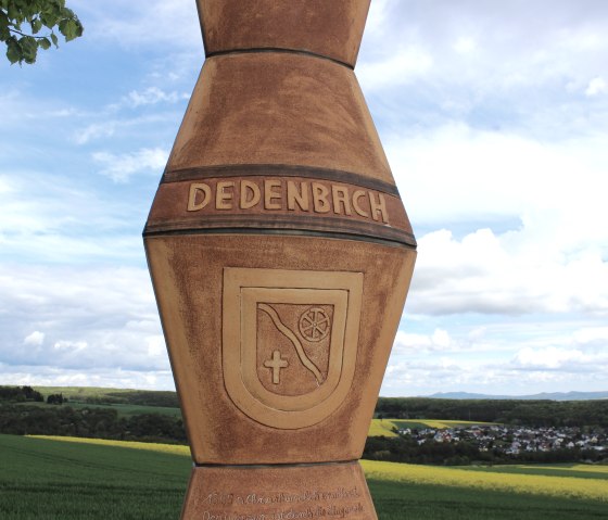 Skulptur Schriftzug Dedenbach, © VG Brohltal / Schote