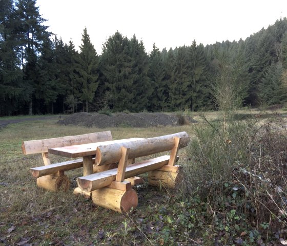 Platz zum Ausruhen am Wanderweg Nr. 21, © Harald Geimer