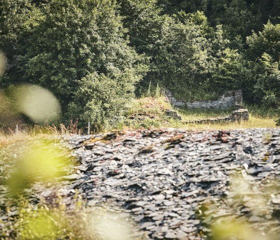 Gebäudereste erinnern an den Schieferabbau, © Schieferland Kaisersesch, Marco Rothbrust