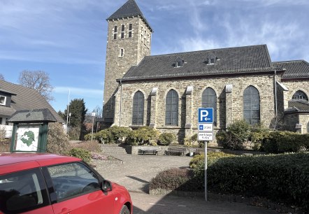 Wanderparkplatz Kirche Kesternich, © Rursee-Touristik GmbH