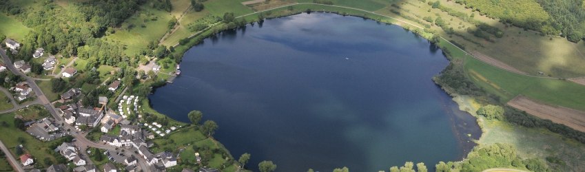 Maare der Eifel: Schalkenmehrener und Weinfelder Maar in der Nähe von Daun, © Eifel Tourismus GmbH - H. Gassen