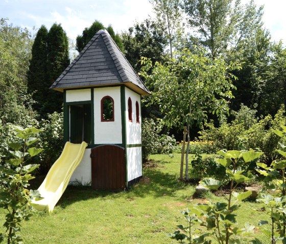 Der Burgturm mit der Rutsche