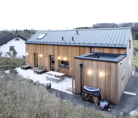 Rückansicht Haus Terrasse, © ATTIA FOTOGRAFIE