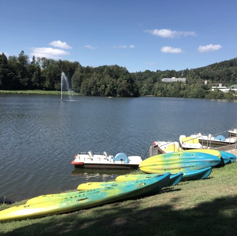 Tretbootfahren auf dem Stausee Bitburg, © Tourist-Information Bitburger Land