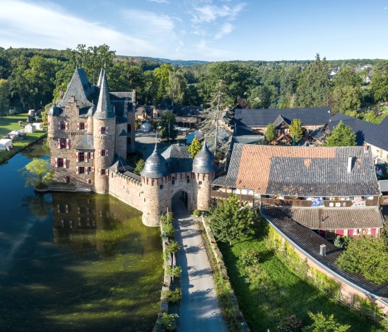 Blick auf Burg Satzvey, © Paul Meixner