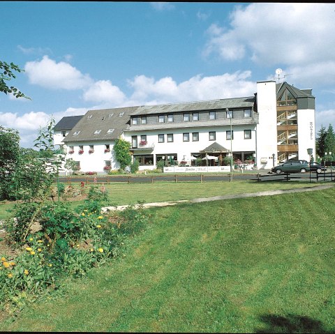 Hotel Schoos. Baselt, © Tourist-Information Prümer Land