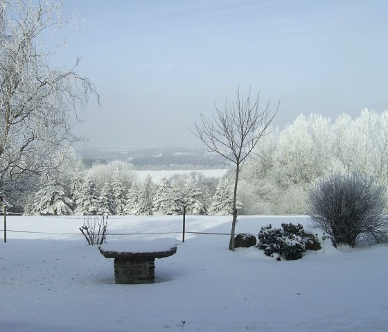 eingeschneite Gartenlandschaft, © Maria Theis