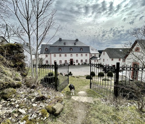 Panorama---, © Nordeifel Tourismus GmbH & Burghaus und Villa Kronenburg