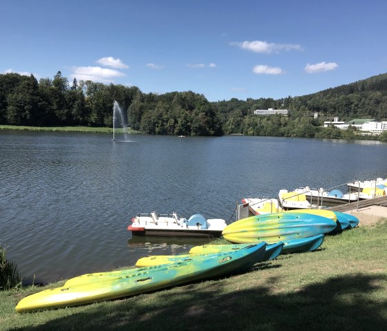 Tretbootfahren auf dem Stausee Bitburg, © Tourist-Information Bitburger Land