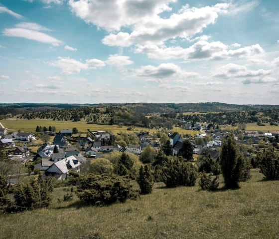 Ausblick auf Landschaft und Häuser, © Gemeinde Blankenheim