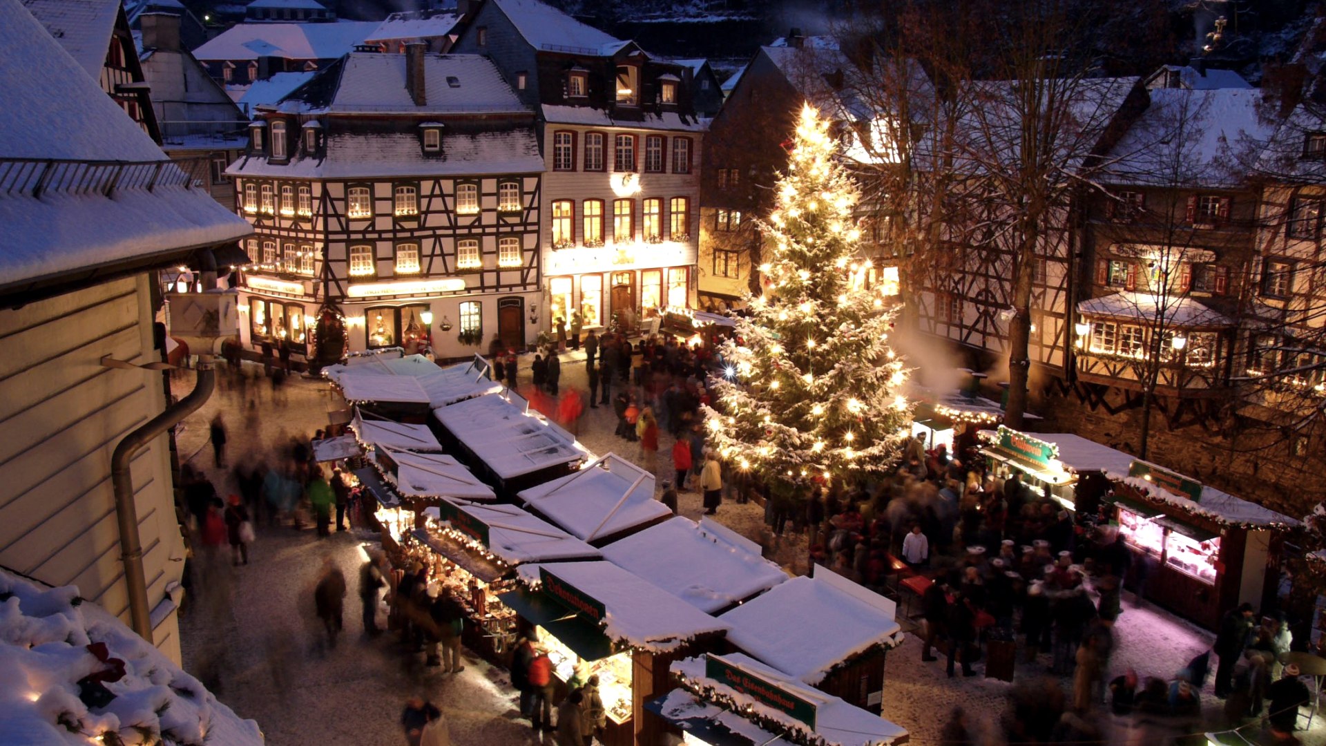 Weihnachten Eifel: Der Weihnachtsmarkt in der Fachwerkstadt Monschau lockt an den Adventswochenenden., © Tourist-Information Monschau