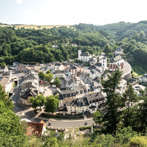 Neuerburg aus der Luft, © Eifel Tourismus GmbH, Dominik Ketz