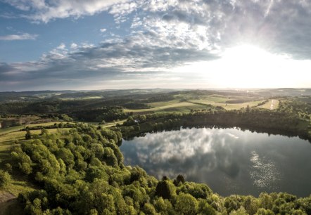 Weinfelder und Schalkenmehrener Maar, © Eifel Tourismus GmbH, D. Ketz