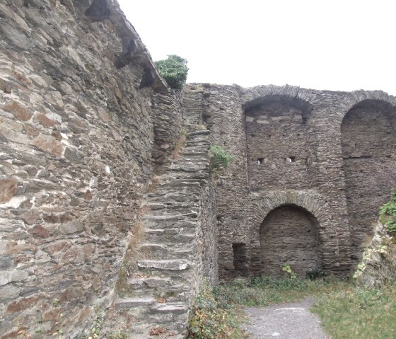 Rundgang durch die Burgruine Wernerseck, © VG Pellenz/Manea