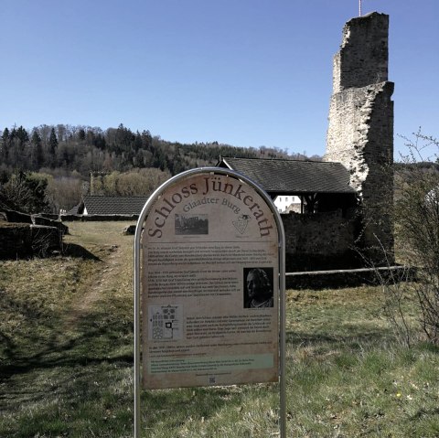 Ruines du château de Glaadt, © Touristik GmbH Gerolsteiner Land . U. Klinkhammer