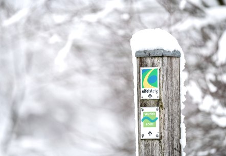 Eifelsteiglogo im Schnee, © Eifel Tourismus GmbH, Dominik Ketz