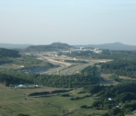 Nürburg mit Grand-Prix-Strecke