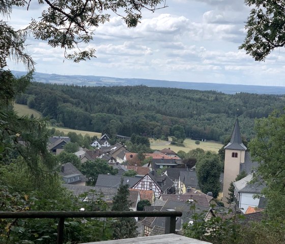 Sicht auf den Ort Aremberg, © TI Hocheifel-Nürburgring,Alois Schneider