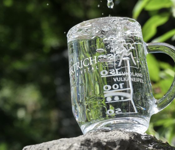 Trinkglas Bad Bertrich, © GesundLand Vulkaneifel GmbH