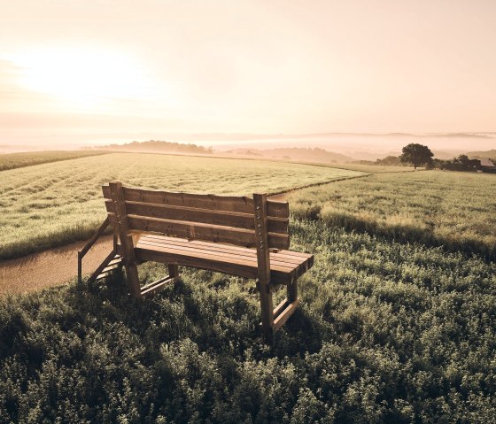 Sonnenaufgang an der Bank, © Schieferland Kaisersesch