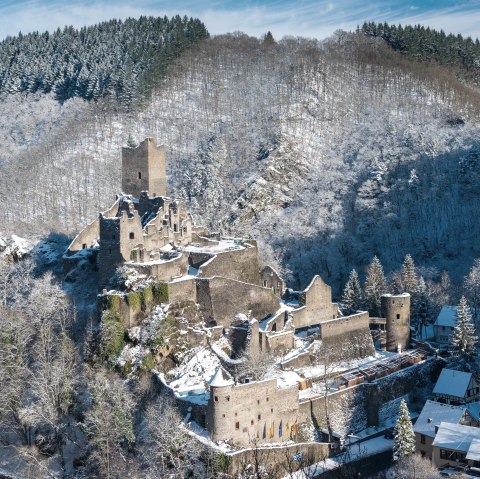 Niederburg Manderscheid im Winter, © Eifel Tourismus GmbH, Dominik Ketz