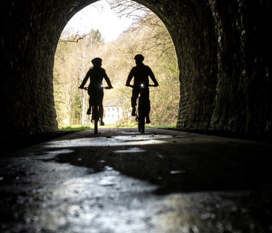 Durch den Tunnel bie Neuerburg, © Eifel Tourismus GmbH, Dominik Ketz