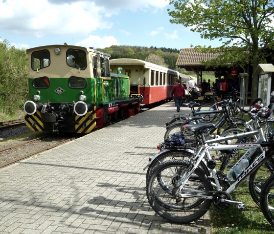 Vulkan-Expreß am Bahnhof Engeln, © Michael Hergarten