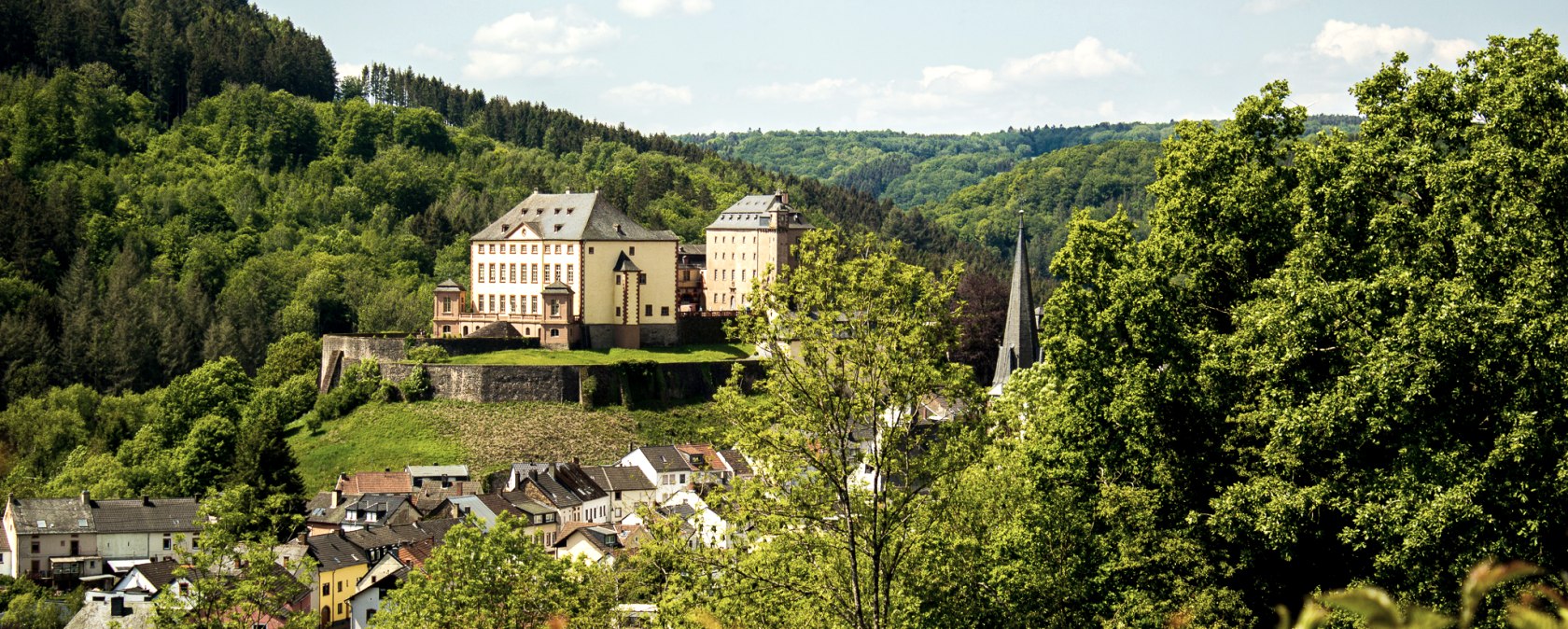 Blick auf Schloss Malberg aus dem Annenberg, © TI Bitburger Land