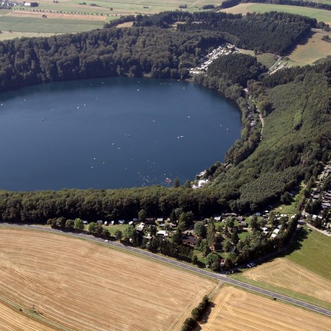 Pulvermaar von oben, © Feriendorf Pulvermaar, Frank Fetten