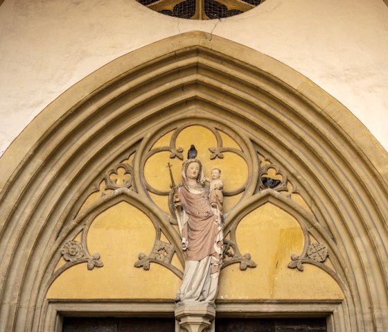 Figur an Stiftskirche St. Martin und St. Severus, © Eifel Tourismus GmbH, D. Ketz