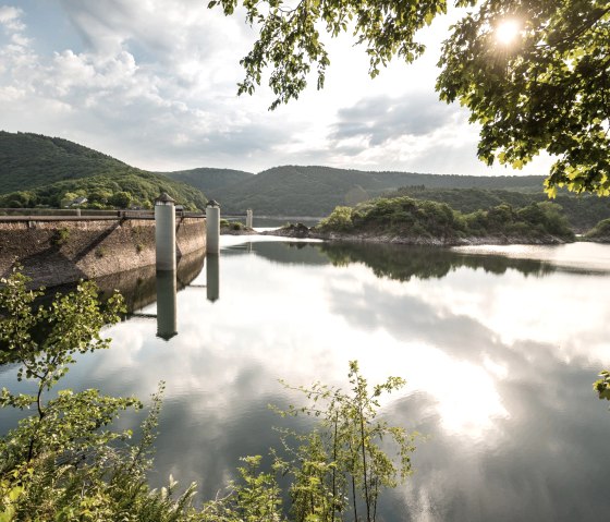 Aan de oevers van de Urft-stuwdam, © Eifel Tourismus GmbH, Dominik Ketz