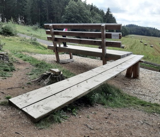 XXL Panoramabank Zugang mit Steg, © GesundLand Vulkaneifel GmbH