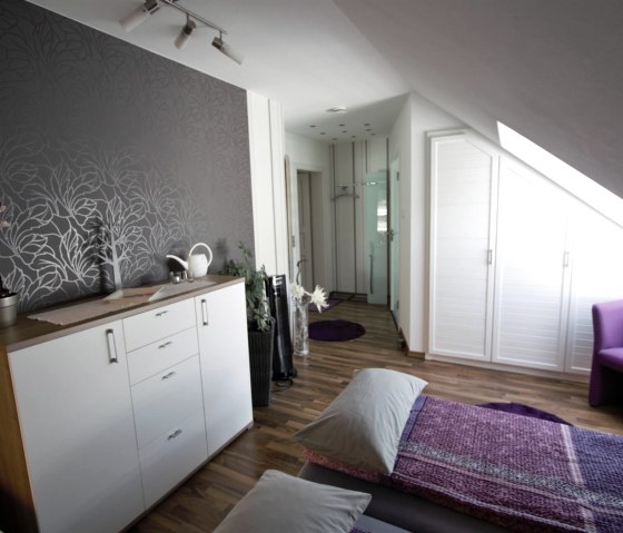 Ansicht Schlafzimmer, © Nordeifel Tourismus GmbH & Ferienwohnung Orchidee