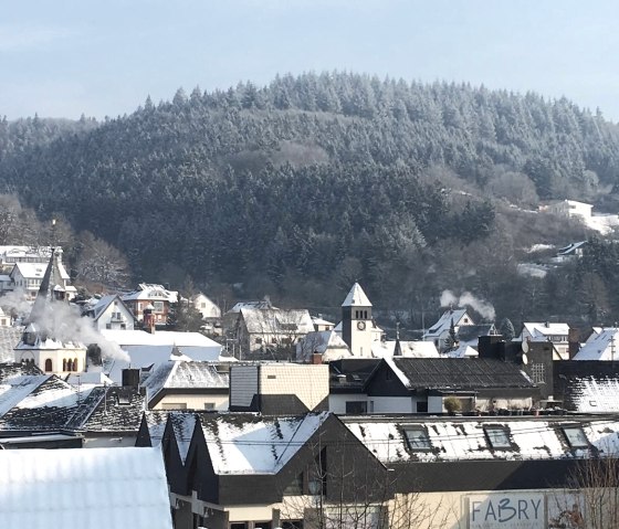 Winterzauber Adenau mit Kath. u. Evang. Kirche