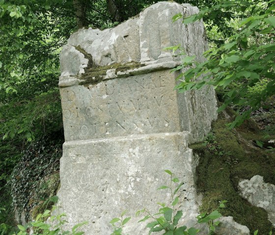 Diana-Denkmal: In den gewachsenen Fels gemeißelt, © Elke Wagner