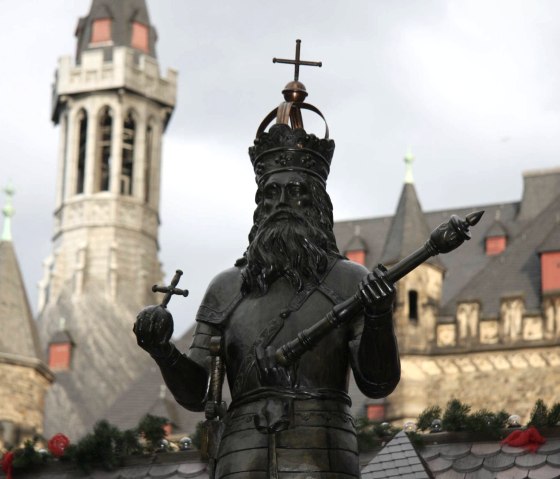 Karlsbrunnen vor dem Rathaus, © Archiv der StädteRegion Aachen