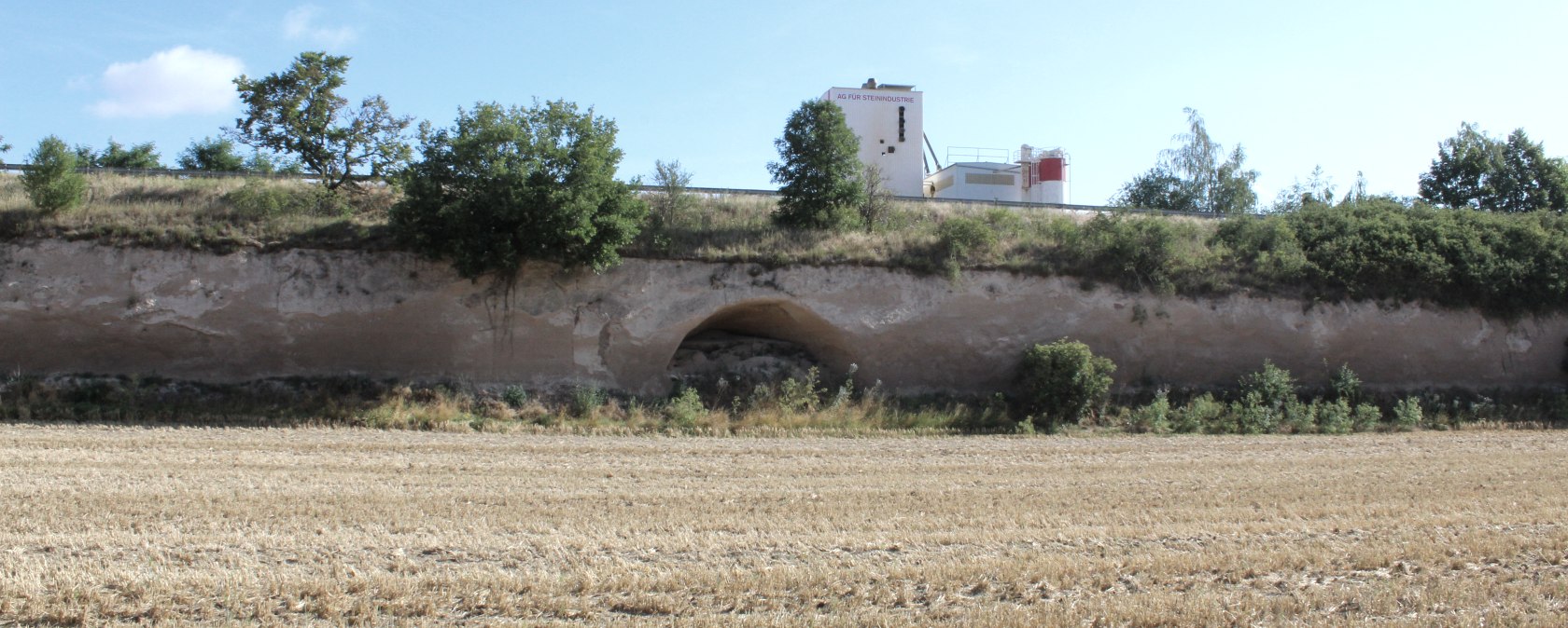 "Krufter Bachtal" - Stollen im Tuff, © VG Pellenz/Manea