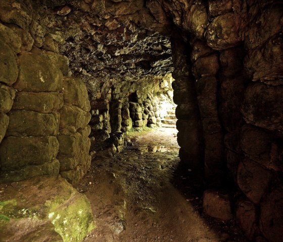 Elfengrotte/Käsegrotte innen2, © GesundLand Vulkaneifel/M. Rothbrust