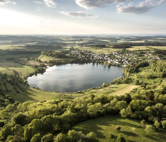 Schalkenmehrener Maar von oben